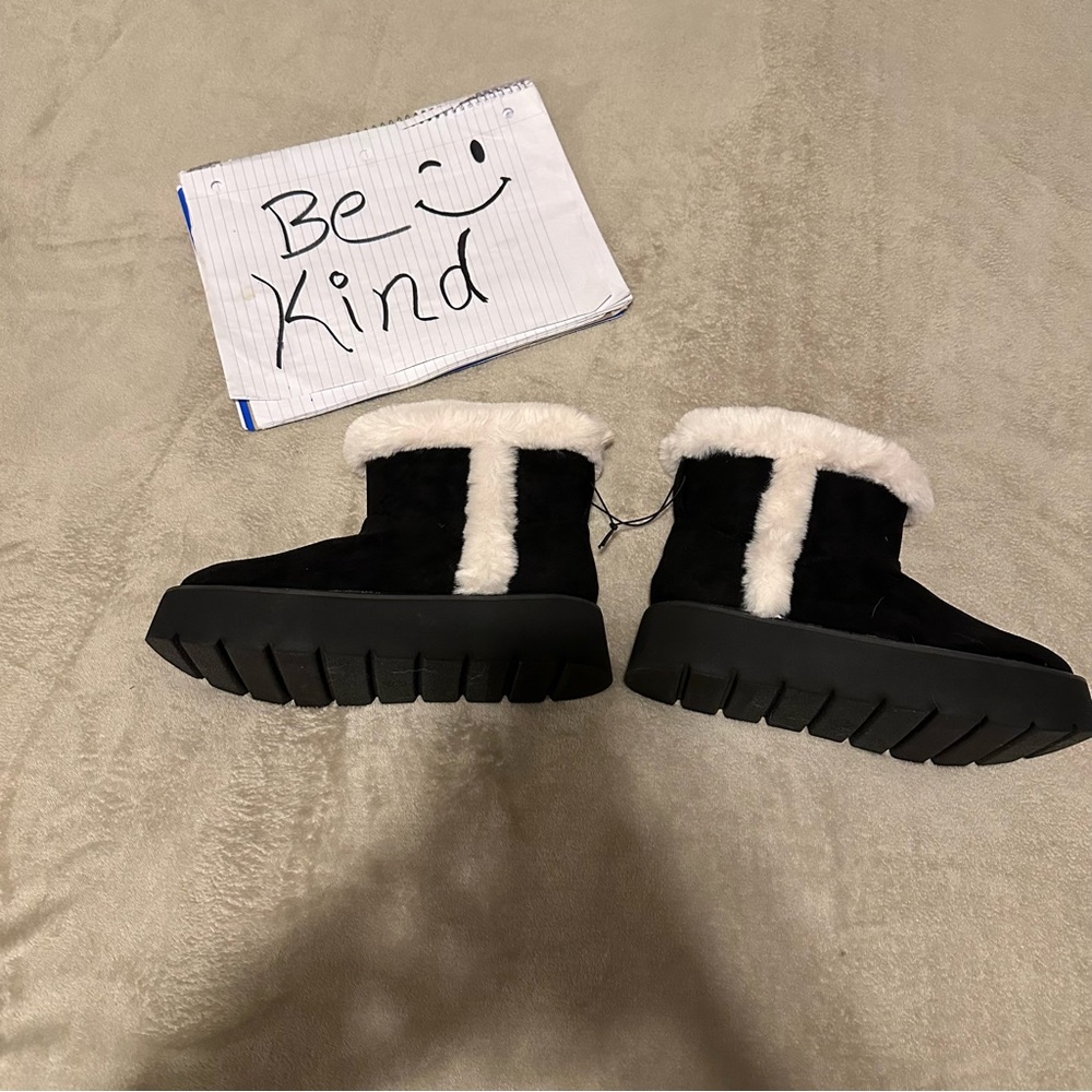 Ladies fuzzy black boots